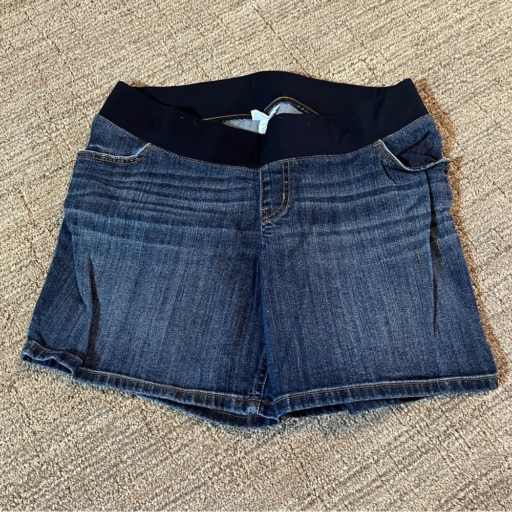 Liz Lange maternity jean shorts size M